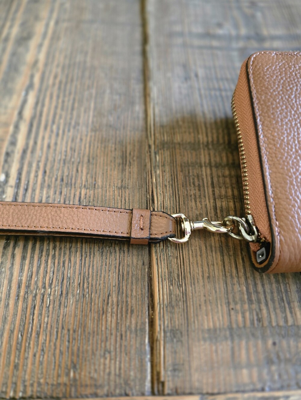 Rebecca Minkoff Pebbled Leather Regan Charging (Iphone) Wristlet - Cognac - Picture 6 of 11
